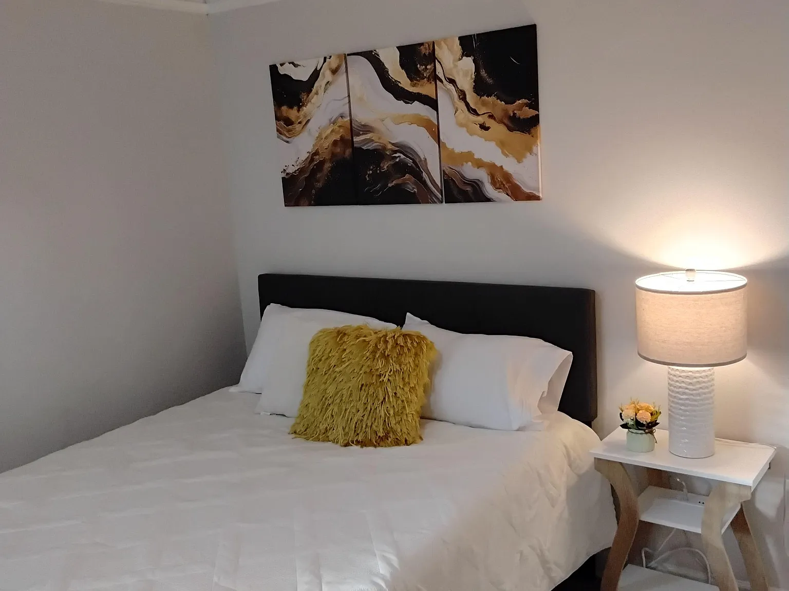 4 bed, 6.0 bath, 2200 sqft, $1,325 — Photo 1