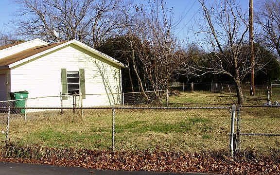 5th image of 2606 Horne Cir