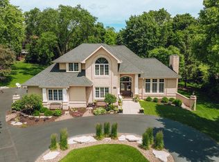 19360 Chaparral Dr, Brookfield, WI 53045