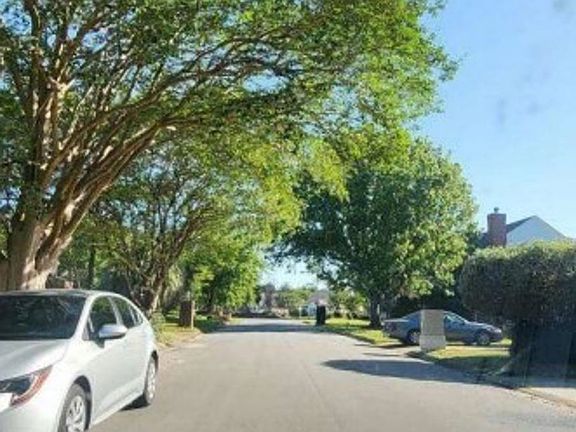 Exterior Neighborhood (street photo)
