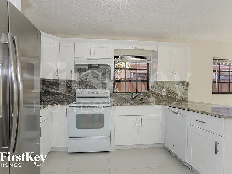 2664 W 70th Pl — Photo 4