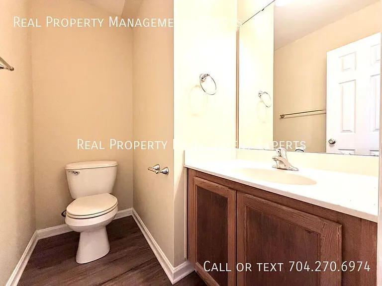 4025 Oakwood Rd — Photo 13