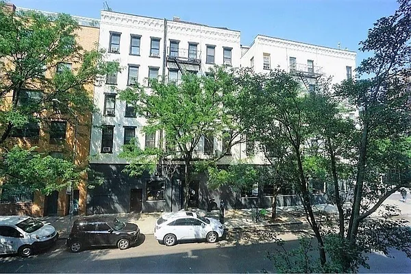 Rented by Universal Realty Group | media 19