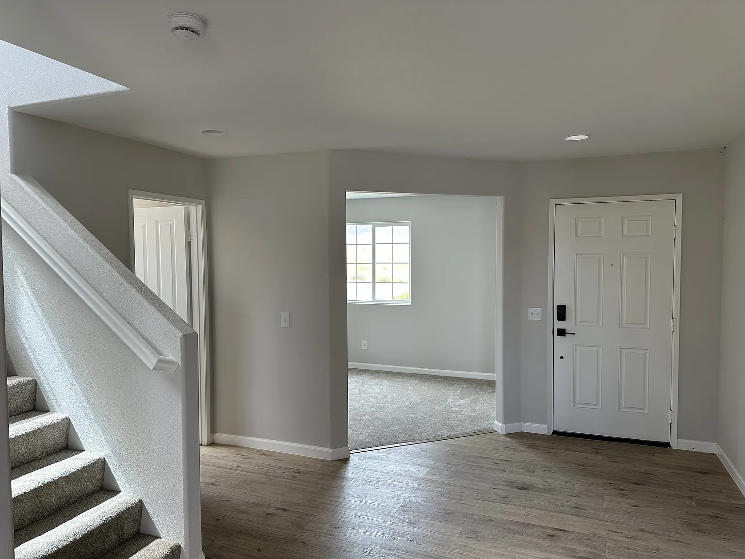 4 bed, 2.5 bath, 2512 sqft, $3,695 — Photo 2