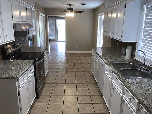 3rd image of 111 Laramie Dr #V