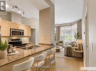 350 Princess Royal Dr #102, Mississauga, ON L5B4N1