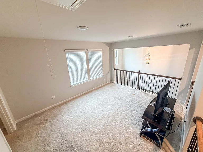 628 Sidney Ct — Photo 45