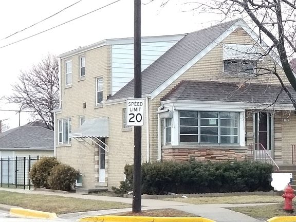 2nd image of 3332 S 60th Ct