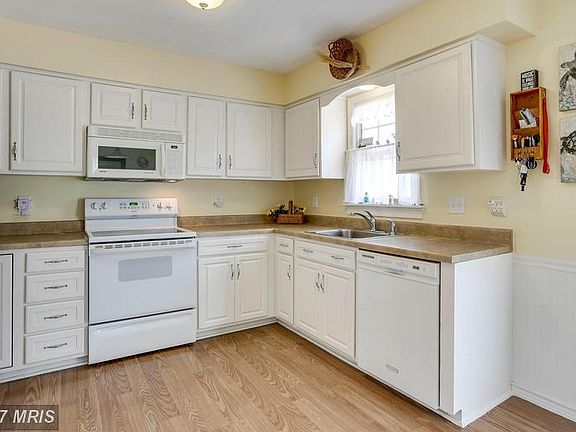 5th image of 3939 Pepperidge Ct