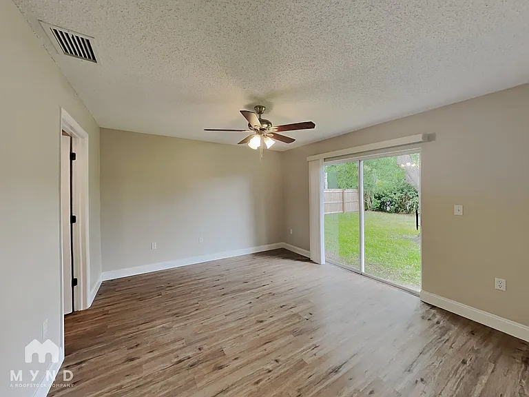 2069 Banbury Ln — Photo 7
