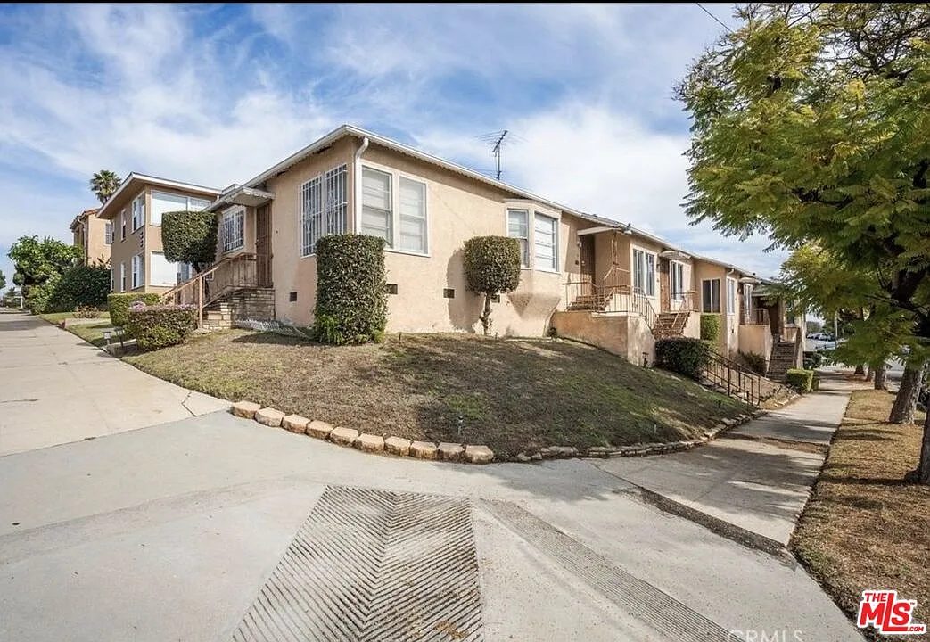 2 bed, 1.0 bath, 1000 sqft, $2,800 — Photo 1