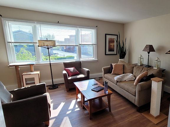 2nd image of 528 Brewster St