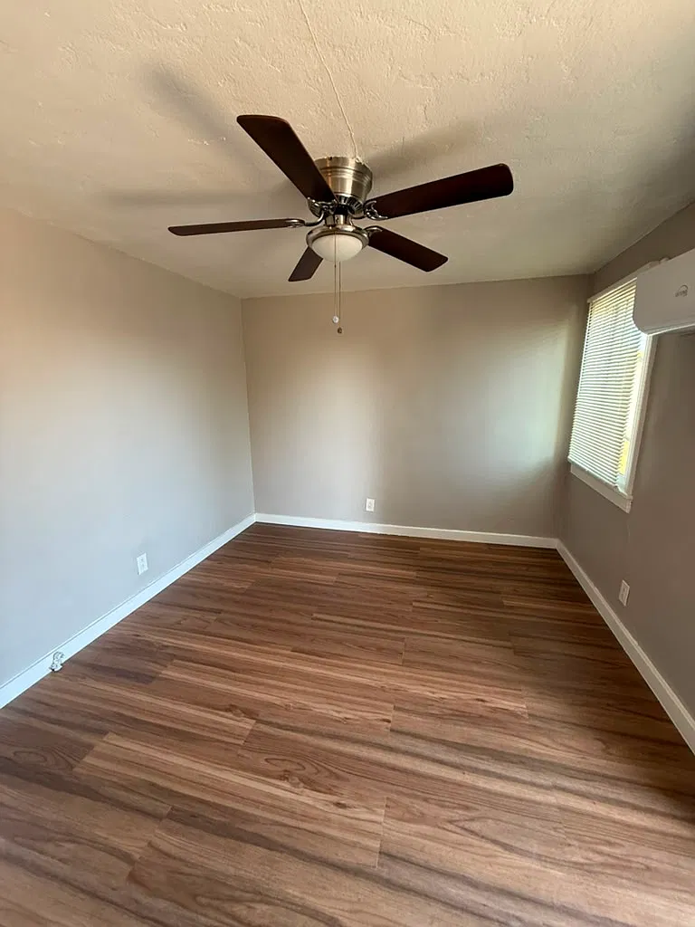 48 W Tamarisk — Photo 1