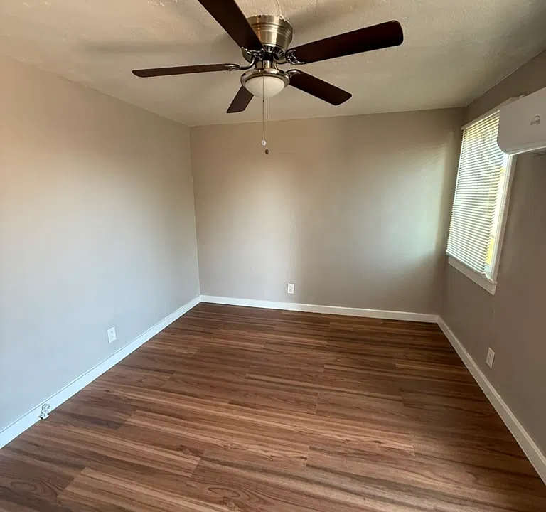 48 W Tamarisk St
