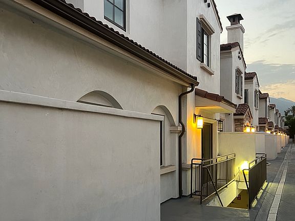 3rd image of 407 California St Unit B