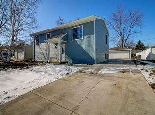 200 Mayfield Dr, Streamwood, IL 60107