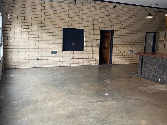 4th image of 429 Emerald St