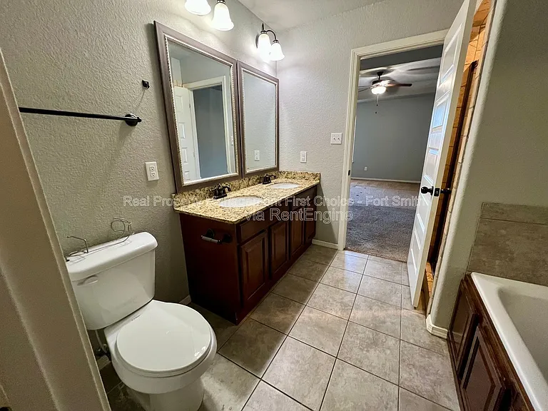 423 Ridge Point Dr — Photo 14