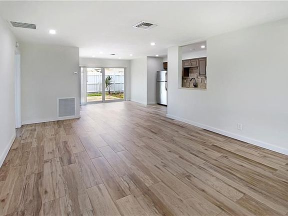 4th image of 2070 NE 56th St APT 3