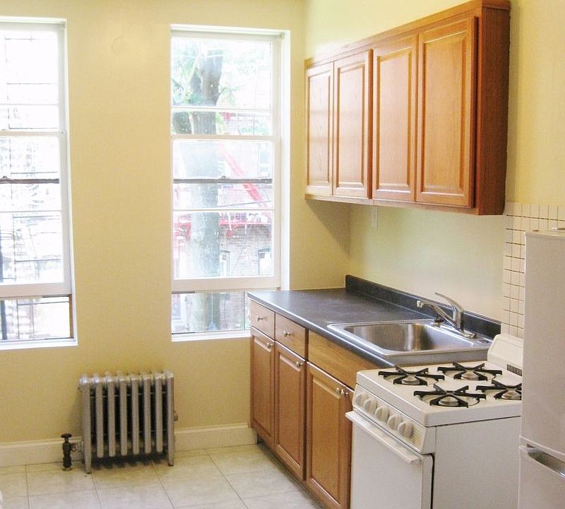 1st image of 52-17 Roosevelt Ave #12