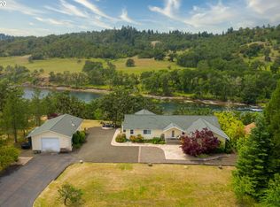 7447 N Bank Rd, Roseburg, OR 97470