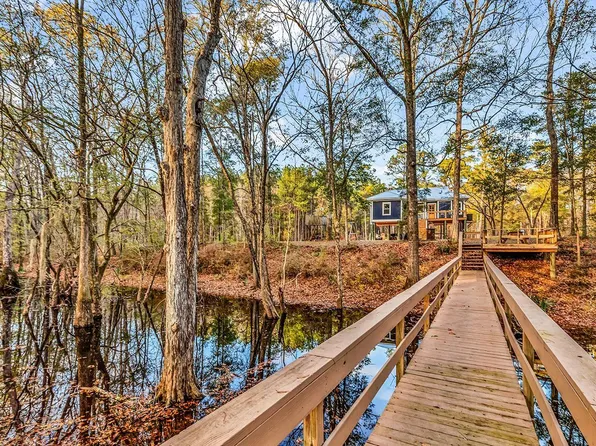 32 Old Pl, Kingstree, SC 29556