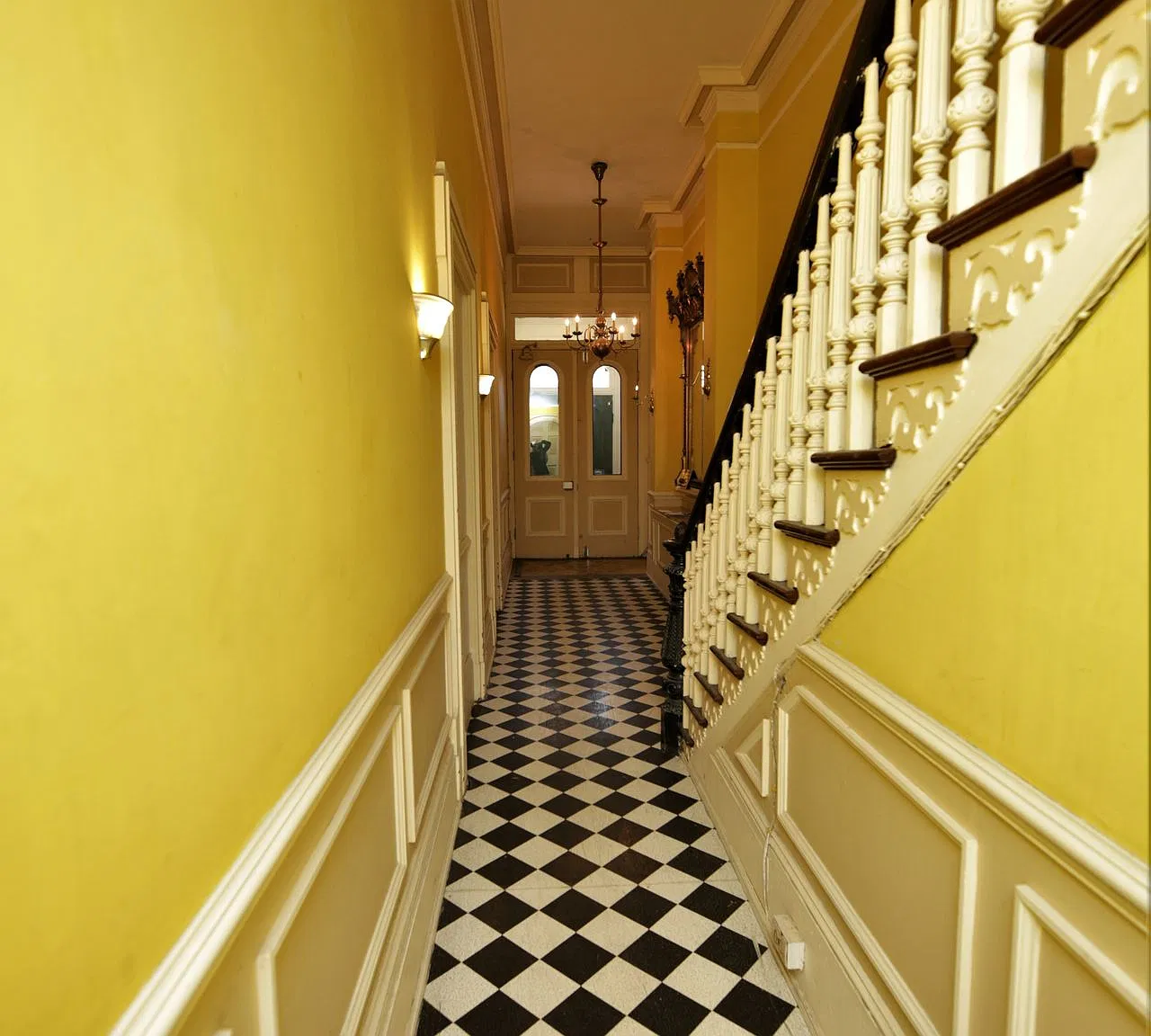 717 Washington Place — Photo 3