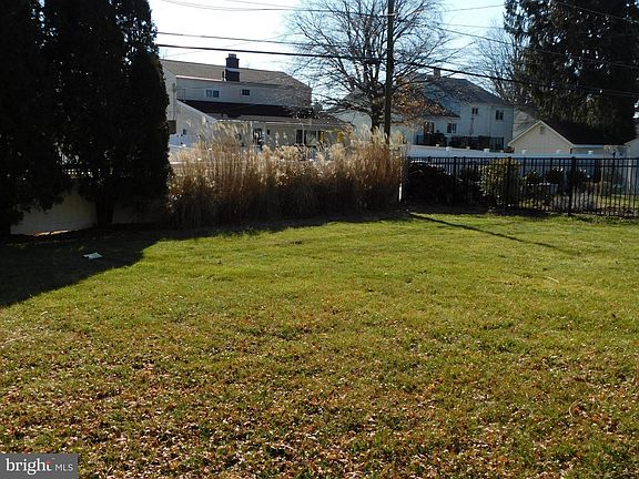 5th image of 623 Edgley Ave