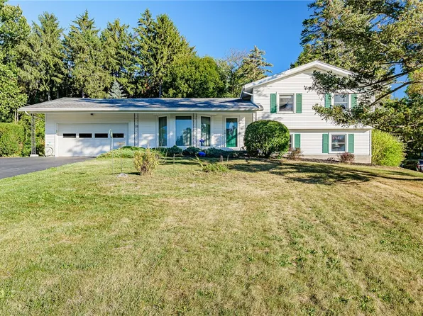 20 Round Trail Dr, Pittsford, NY 14534