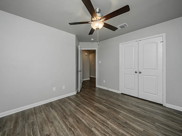 517 Fallbrook Dr — Photo 32