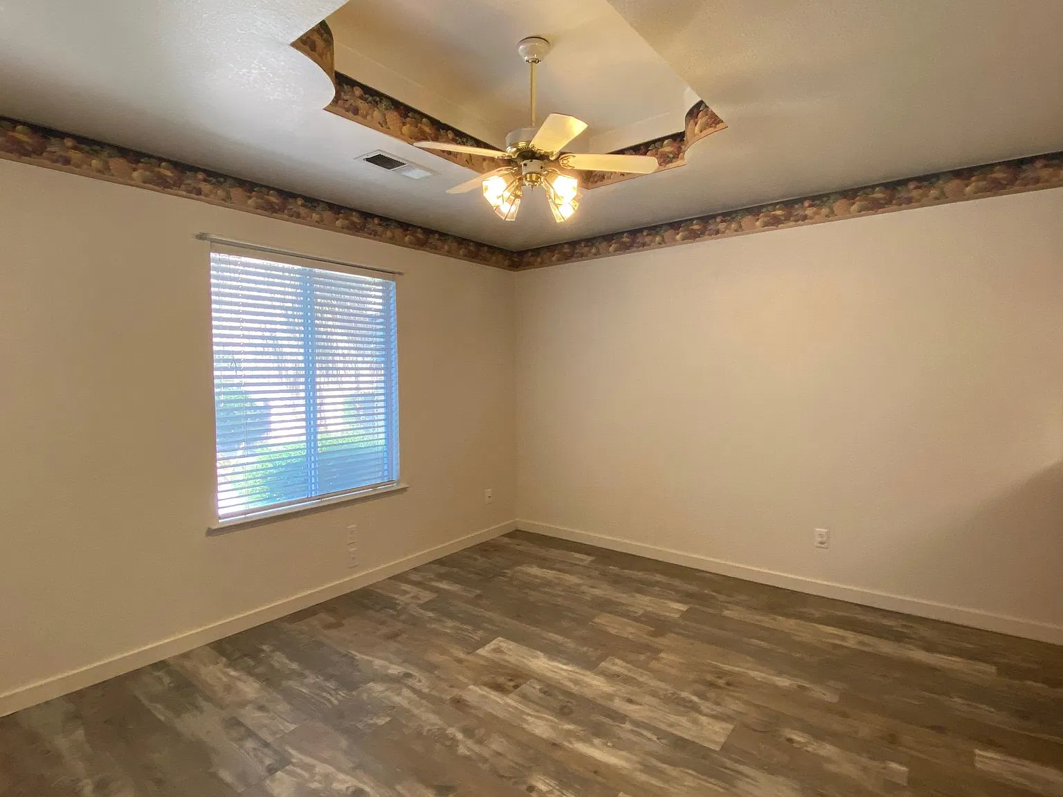 3 bed, 1820 sqft, $2,495 — Photo 4