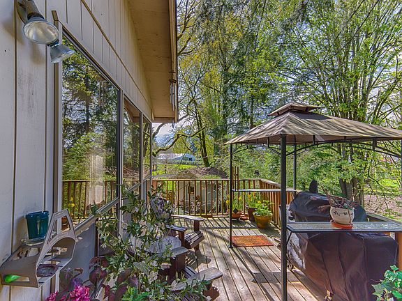 5th image of 2381 W Hills Dr