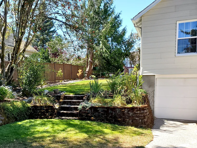 1126 Rainier Ave — Photo 8