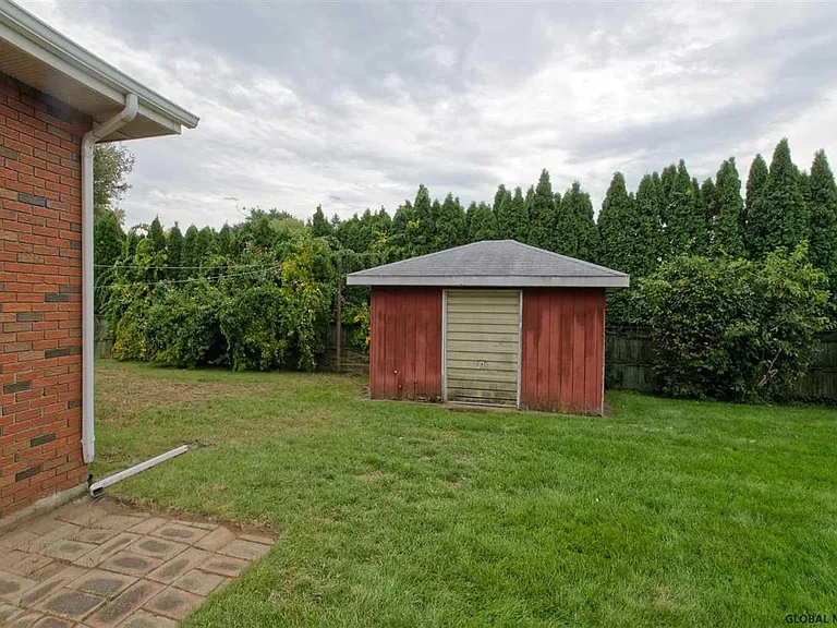 10 Alfred Dr E — Photo 23