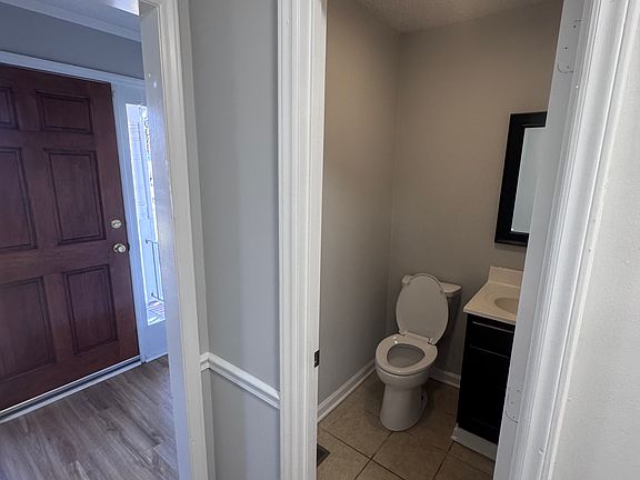 4th image of 2118 Hollyrood St