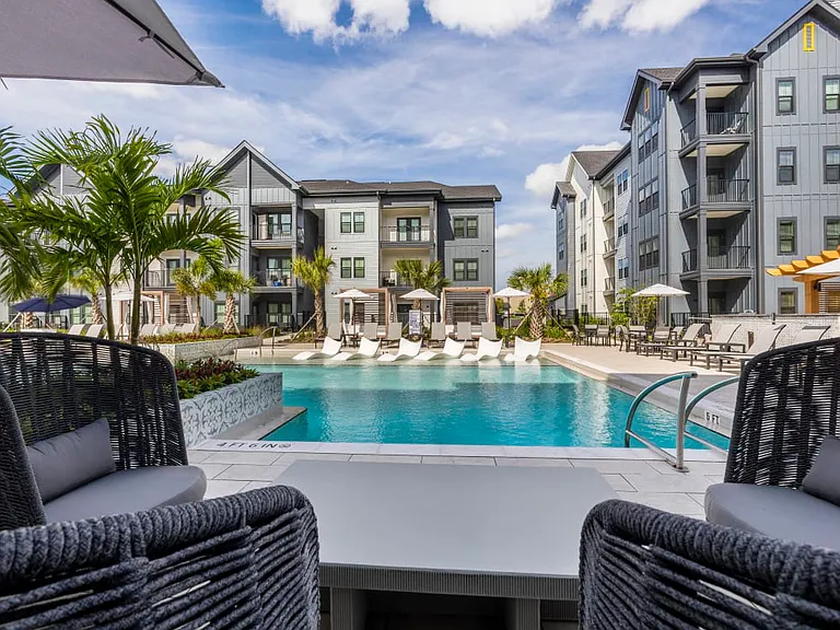 Azalea Luxury Apartments — Photo 36