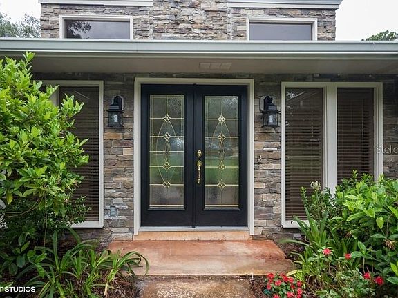 3rd image of 207 W Sweetwater Creek Dr
