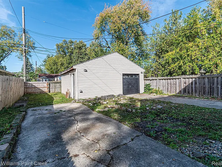 27425 Townley St — Photo 15