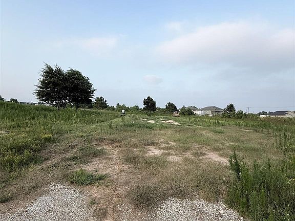 4th image of 540 Road 5705