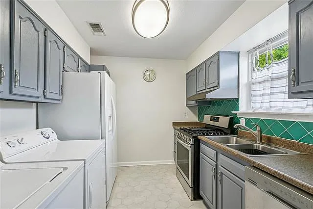 2606 Longwood Dr — Photo 6