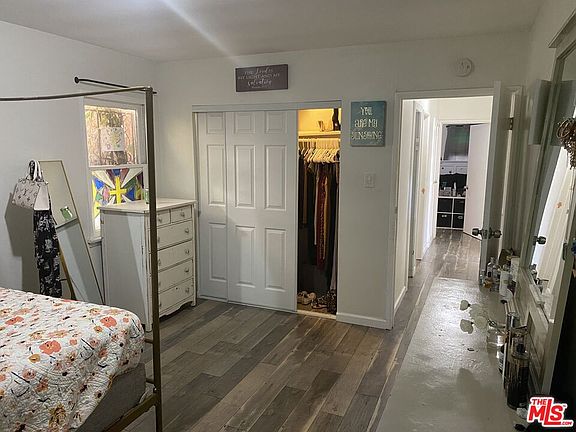 3rd image of 533 W Hyde Park Blvd #6