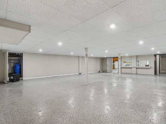 3rd image of 9030 Columbus Rd