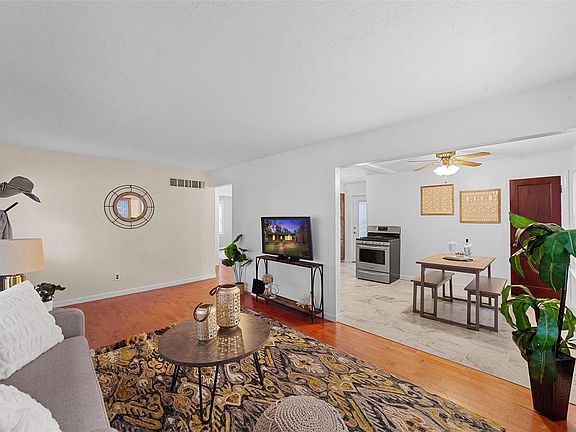 4th image of 2120 Bredell Ave