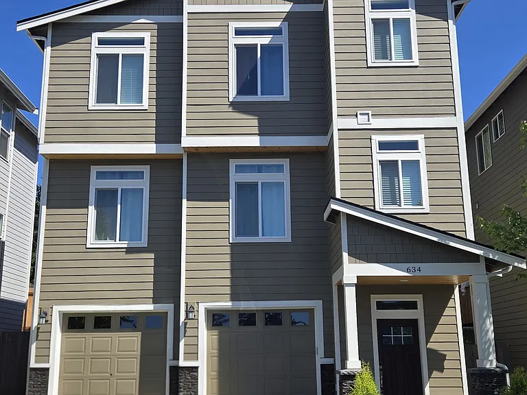 634 NW Gardenia Way — Photo 1