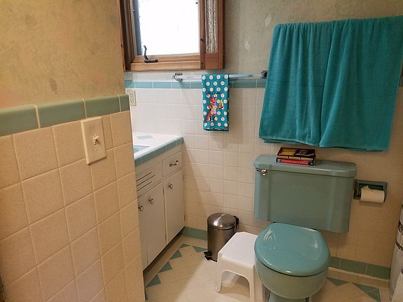 5th image of 3330 S 118th St