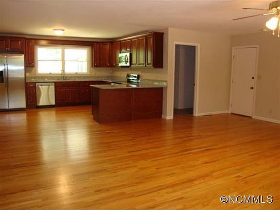 3rd image of 351 Mockingbird Dr