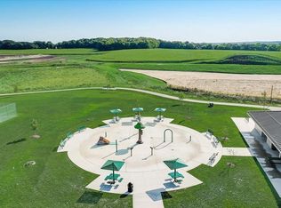 4099 Royal View Dr #81, Deforest, WI 53532