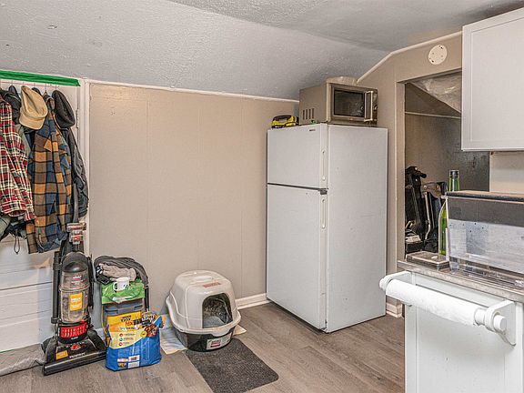 4th image of 2916 Sewell St