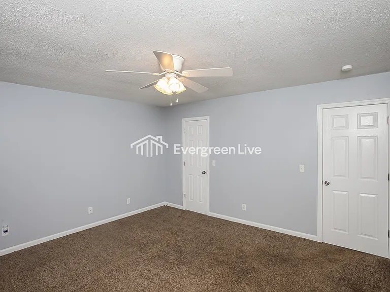 410 Clyde Ct — Photo 11