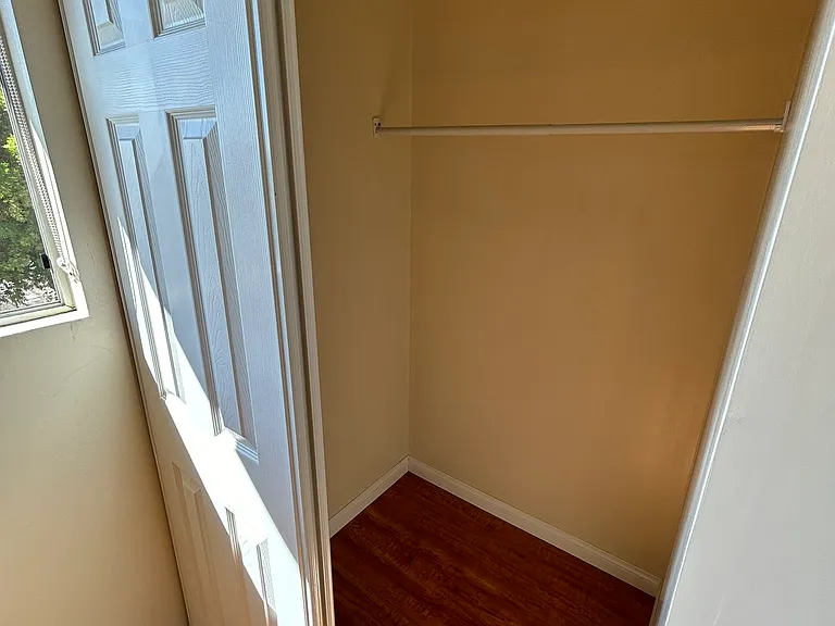 2324-28 W Jewett St #2330 — Photo 9